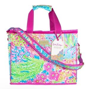 Lilly Pulitzer Insulated Cooler in print Lover's Coral NWT RARE
